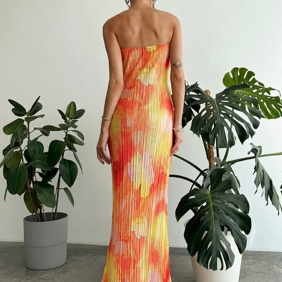 Multicolor Romantic Women's Strapless Fitted Knee-Length Pleated Dress - Picture 2 of 9